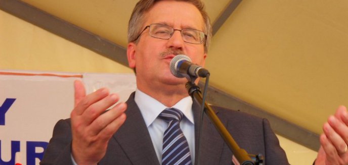 Komorowski nieznacznie  przed Kaczyńskim