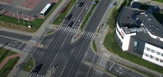 Artykuł: Policyjny dron nad ul. Płoskiego w Olsztynie.  Wpadają jeden po drugim [WIDEO]