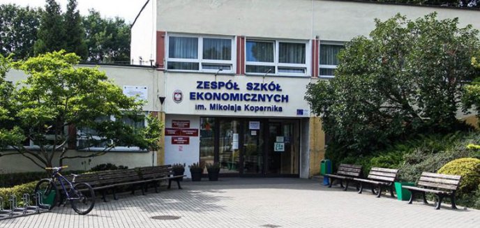 Artykuł: „W szkole już mało kto wytrzymuje”. Kolejne oskarżenia przeciwko dyrektorowi olsztyńskiego „ekonomika”
