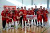 Radość olsztyńskiej ekipy z pamiątką przygotowaną przez jedną z fanek piłkarzy ręcznych