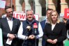 Od lewej: minister Marcin Kulasek, współprzewodniczący Nowej Lewicy, Robert Biedroń i "jedynka" Lewicy w eurowyborach w okręgu nr 3, Bożena Przyłuska
