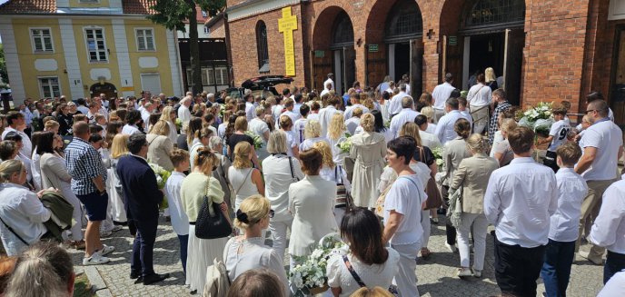 Tłumy w kościele św. Józefa w Olsztynie. Krzysiu wyruszył w ostatnią drogę