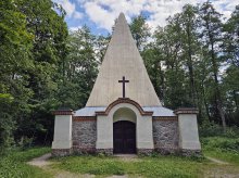 Niecodzienny grobowiec owiany legendą. Historia piramidy w Rapie [ZDJĘCIA]