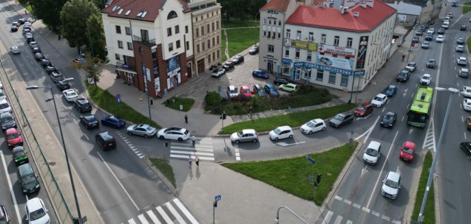 Długa kolejka po darmowe paliwo w Olsztynie. „Januszowo” [ZDJĘCIA, WIDEO]