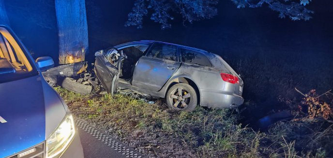 Tragiczny weekend w gminie Barczewo. 21-latek w audi uderzył w drzewo i zmarł [ZDJĘCIA]