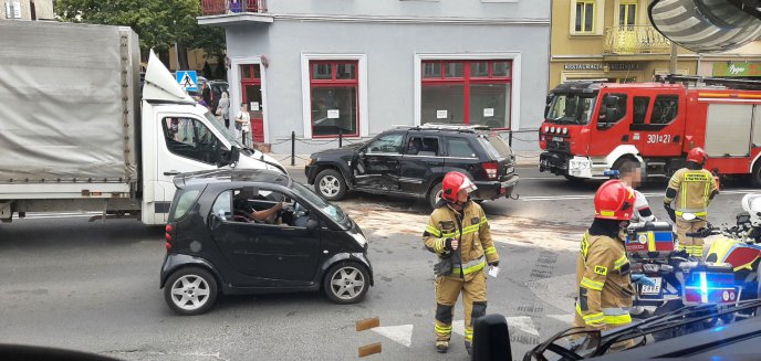 Kolizja przy ratuszu. Kierowca jeepa nie ustąpił pierwszeństwa