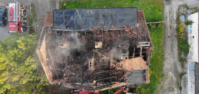 Olsztyn. Pożar pustostanu przy starej al. Warszawskiej. Na miejscu ponad 50 strażaków [ZDJĘCIA]