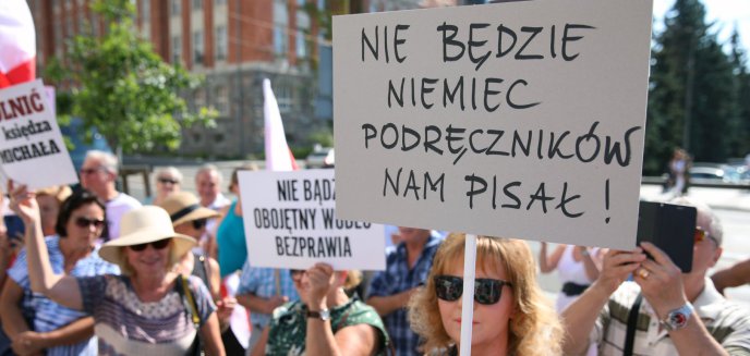 Poseł Czarnek w Olsztynie: „To ważne miejsce na mapie niesprawiedliwości i zamachu na demokrację”. Apel o wpłaty i manifestacja [ZDJĘCIA]