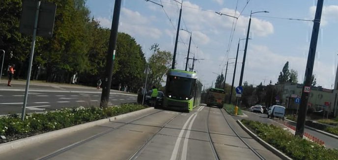 I tak w koło Macieju. Zderzenie tramwaju ze skodą na al. Piłsudskiego w Olsztynie