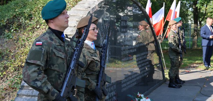 Przy pomniku Zesłańców Syberyjskich w Olsztynie oddano cześć bohaterom [ZDJĘCIA]