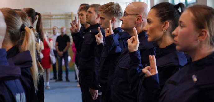 Przyjęto 42 osoby, potrzebne kolejne setki. Za nami ślubowanie policjantów w garnizonie Warmii i Mazur [ZDJĘCIA]