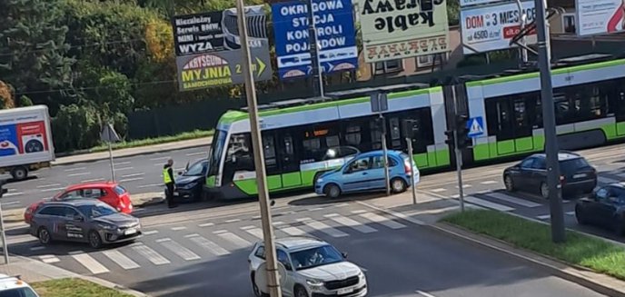 Olsztyn. Tramwaj znowu oberwał. Tym razem przy alejach