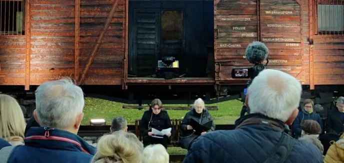 Olsztyn. Wagon nr 1945 oficjalnie zaprezentowany. Symbol splecionych ludzkich historii