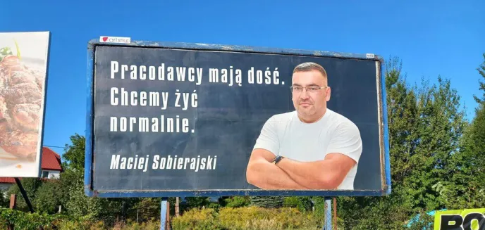 Tajemnicze billboardy w Olsztynie. „Akcja jest krzykiem o usłyszenie problemów przedsiębiorców”