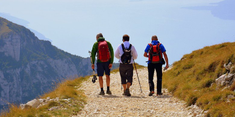 Jak rozpocząć trekking po górach? Krok po kroku do przygody!