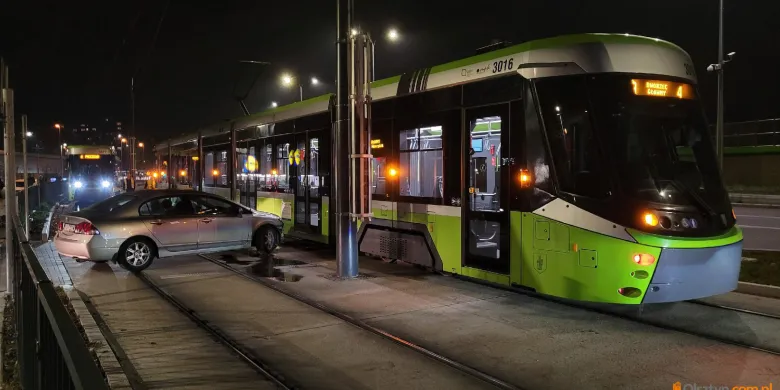 A po zakupach trafiłem tramwaj. 70-latek nie zauważył miejskiego szynobusu? [ZDJĘCIA, WIDEO]