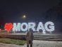 Burmistrz Morąga, Tomasz Orłowski, chwali się świetlną instalacją, która stanęła w centrum miasta