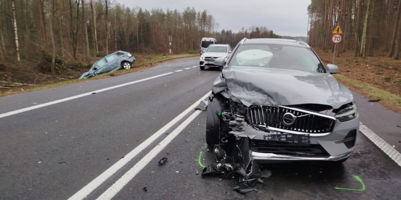 Manewr 21-latka zakończony wypadkiem. Groźne zderzenie na trasie do Olsztynka