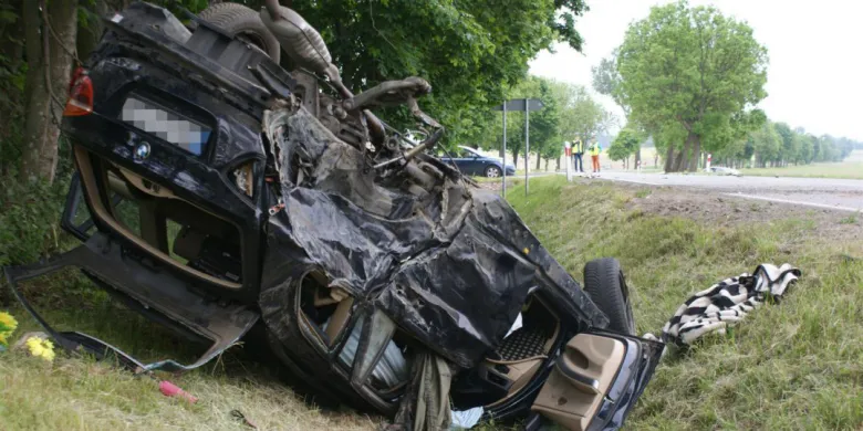 Wypadek śmiertelny między Olsztynem a Szczytnem. Nie żyje 41-latka z BMW