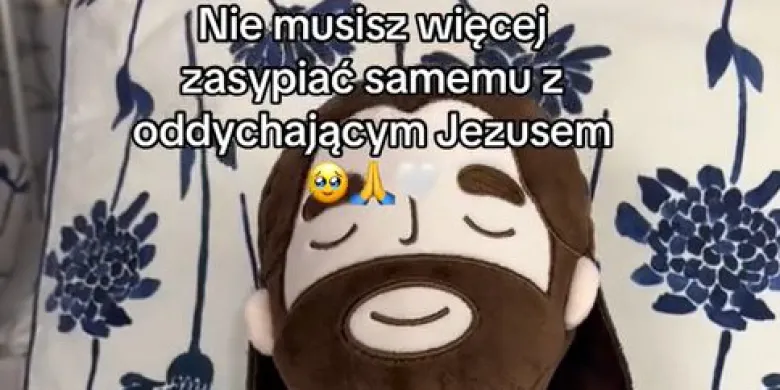 Nietuzinkowy pomysł na prezent dla najmłodszych? „Oddychający Jezus” hitem TikToka [WIDEO]