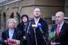 Przedstawiciele Nowej Nadziei Sławomira Mentzena przyszli pod biura olsztyńskich parlamentarzystów Koalicji Obywatelskiej z rózgą