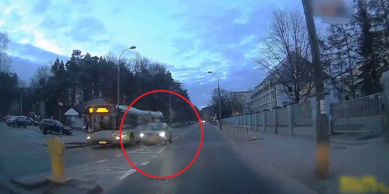 Kto go uczył?! Kierowca volvo na al. Wojska Polskiego w Olsztynie pomylił odwagę z odważnikiem! [WIDEO]