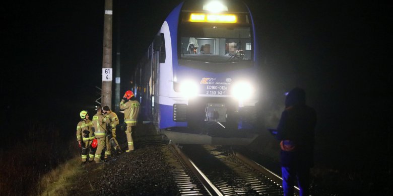 Tragedia na torach między Olsztynem a Olsztynkiem. Pociąg śmiertelnie potrącił człowieka [ZDJĘCIA] [AKTUALIZACJA]