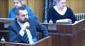 Budżet na 2025 rok zaprojektowany przez Roberta Szewczyka (na pierwszym planie) został przyjęty przez radnych