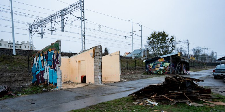 Koniec z popularnymi pawilonami na ul. Kolejowej. „Budy” poszły do rozbiórki