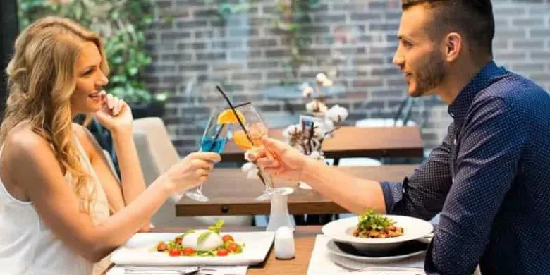 Jak randkują współcześni single? Raport nie zostawia złudzeń