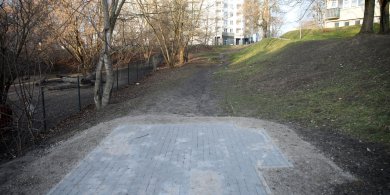 Artykuł: Osiedle Podgrodzie. Chodnik prowadzący donikąd – mieszkańcy czekają na finał inwestycji z OBO