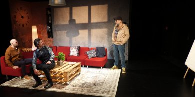 Artykuł: Olsztyn. Kupił obraz za 200 tys. i się zaczęło. W teatrze Jaracza o "nabieraniu się na sztukę" [WIDEO]