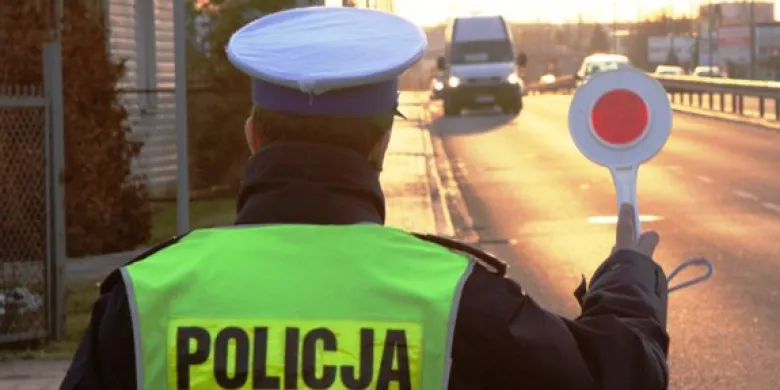 Z "ciężką nogą" przez ulice Olsztyna. 21-latek pędził BWM 128 km/h aleją Sikorskiego