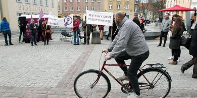 Artykuł: Manifa wraca do Olsztyna: "Bez praw kobiet nie ma demokracji!"