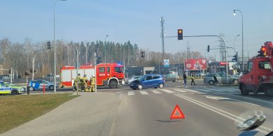 Artykuł: Kraksa na wyjeździe z Olsztyna. 45-latka w szpitalu