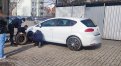 Olsztyńscy policjanci pomogli kobiecie wymienić koło