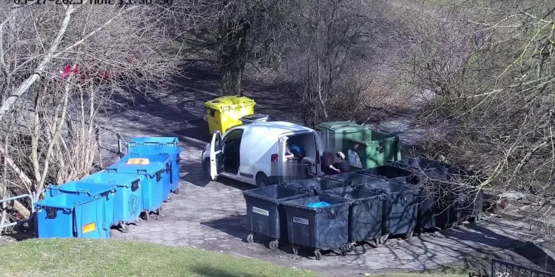 Wielki Brat w Olsztynie czuwa. Znowu ul. Nowowiejskiego i znowu podrzucanie śmieci [WIDEO]