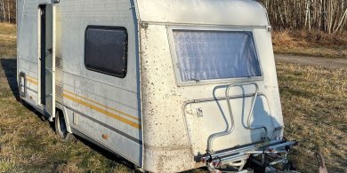 Artykuł: Z terenu Olsztyna zniknął kemping i przenośna toaleta. 36-latek miał "dziuplę" za miastem