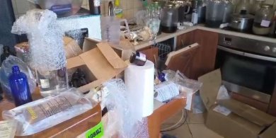 Artykuł: Zwykłe mieszkanie w Olsztynie, a w środku... nielegalna fabryka leków! Zatrzymany 57-latek [WIDEO]