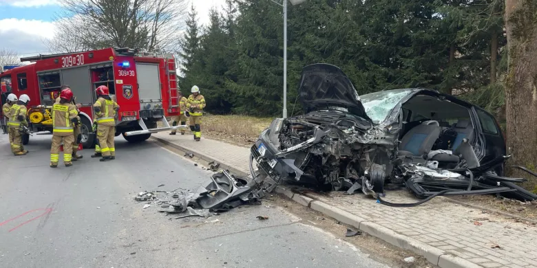 Poważny wypadek w Jonkowie. Dwie osoby w szpitalu [ZDJĘCIA]