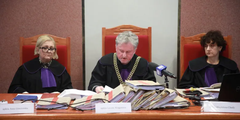 Śmiertelne pobicie w wigilijną noc na Zatorzu. Sąd ponownie odczytał zarzuty