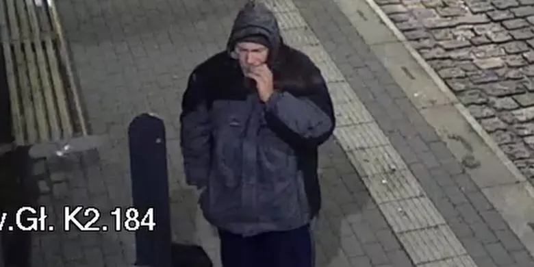 Olsztyn. Ćmił papierosa i czarował cudzy bagaż spojrzeniem. Teraz szuka go policja [WIDEO]