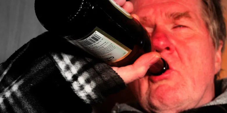 W Polsce kilka tysięcy osób rocznie pobiera tzw. rentę alkoholową. Idą na to grube miliony