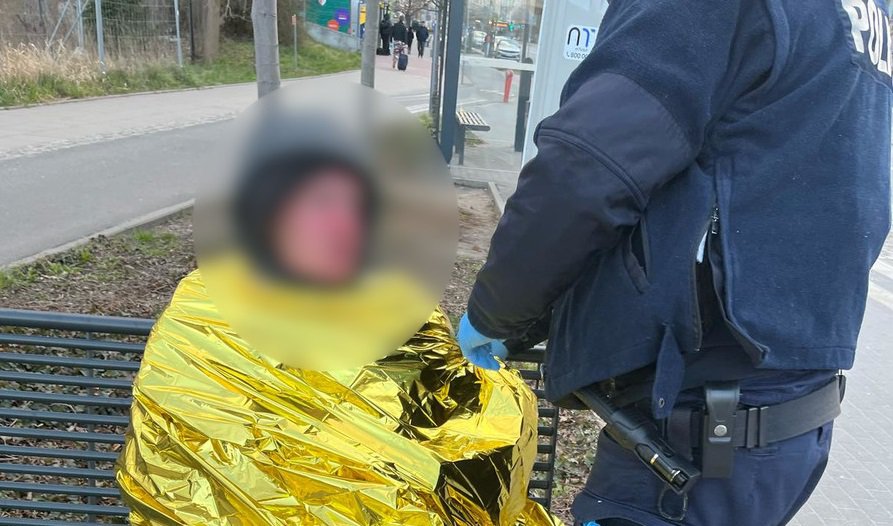 Olsztyn. 40-latek był ekstremalnie wychłodzony. Policja apeluje: nie bądźmy obojętni na krzywdę
