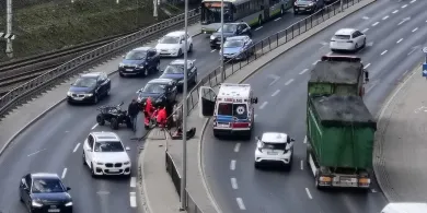 Kierowca quada wjechał w barierki na al. Wojska Polskiego w Olsztynie [AKTUALIZACJA, WIDEO]