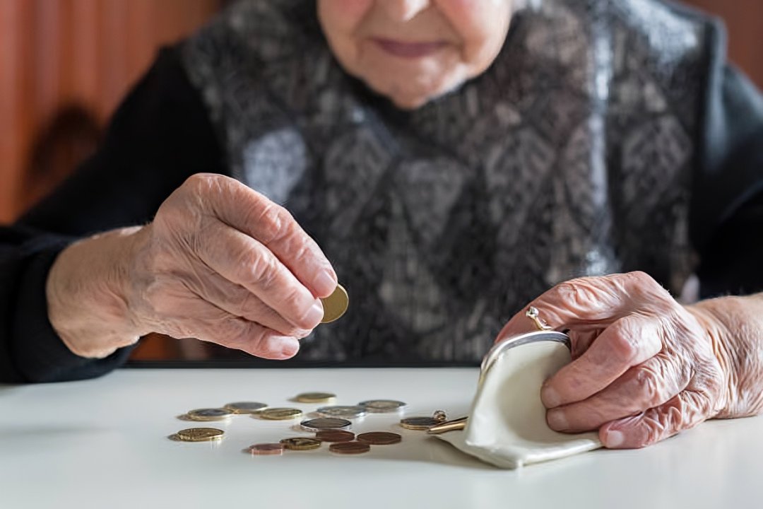 Emeryci pracują - bo chcą, czy muszą? ZUS: "Dalsza praca seniorom się opłaca"