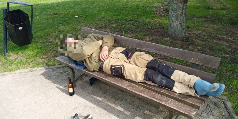 W plenerze „piwko nie można”. Piją i zaczepiają przechodniów w Olsztynie