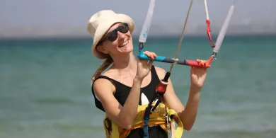Zagraniczny wyjazd na kitesurfing z EASY SURF – Twoja przygoda w El Gounie