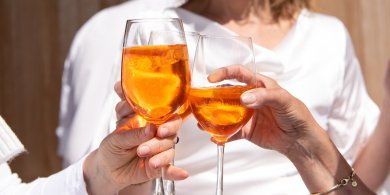 Artykuł: [BADANIE] Polacy sukcesywnie ograniczają wydatki na świąteczny alkohol