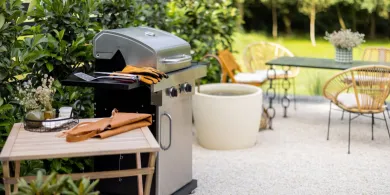 Wybieramy grill gazowy na działkę – kompaktowo i wygodnie